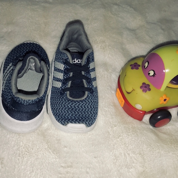 Adidas - Picture 3 of 4